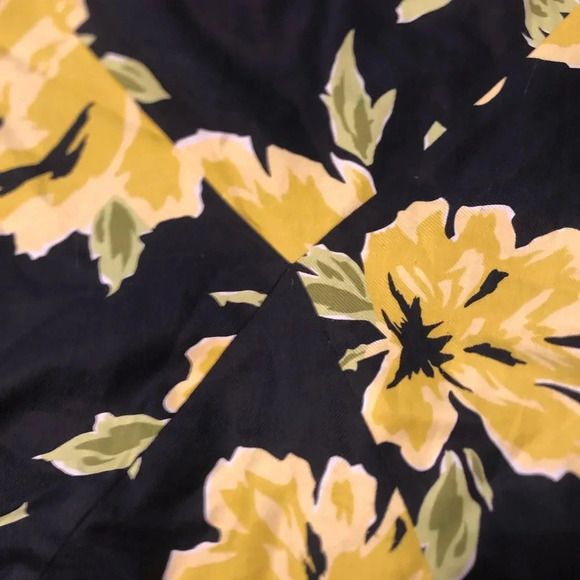 Cache skirt. V flattering waistline. Full skirt. So pretty!! - Picture 3 of 6